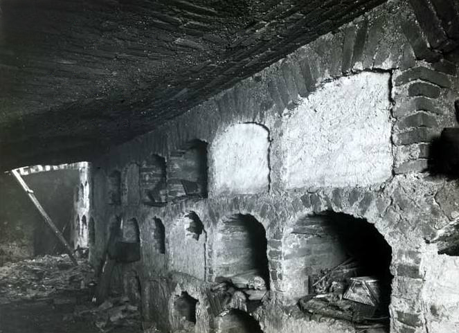 Dolac. Gradilište buduće tržnice 1928. godine. Grobnice uz crkvu sv. Marije